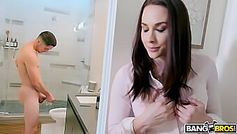 Milf Chanel Preston Bliver Fræk Med Sin Stedbror