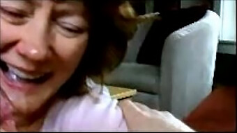 Milf Gives An Amazing Oral Performance In Family Video