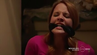 การแก้แค้นของ Katie Leclerc: Cleave ปิดปากและผูกไว้