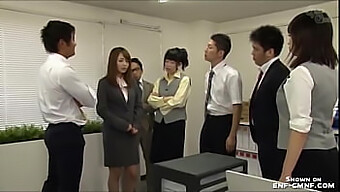 Wanita Jepang Dihina Di Kantor Oleh Bos Mereka