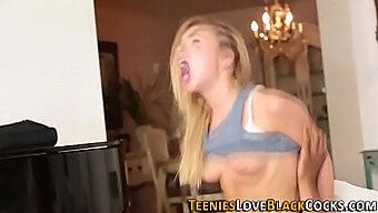 Teen Alina West Nhận Một Cú Facial Khó Tính Từ Một Chàng Trai Da Đen