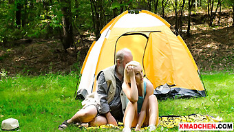 Lovita Fate Fait Une Fellation À Grand-Père Et Mange Sa Bite